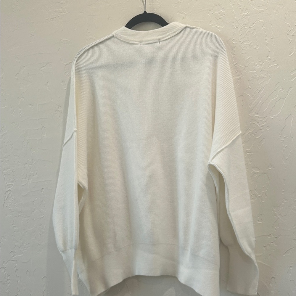 Lillusory - Chic White Women's Crew Neck Sweater - Picture 6 of 8